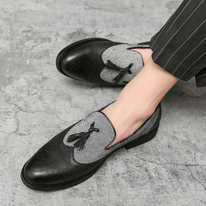 Semi-formal Leather Shoes for Men Tassel Casual Brogue Flats Carved England Men Dress Shoes Men Loafers Zapatos Hombre